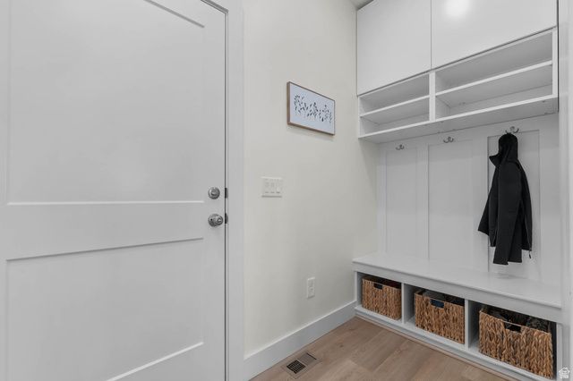 2291 E PARKSIDE CIR, South Ogden, UT 84403