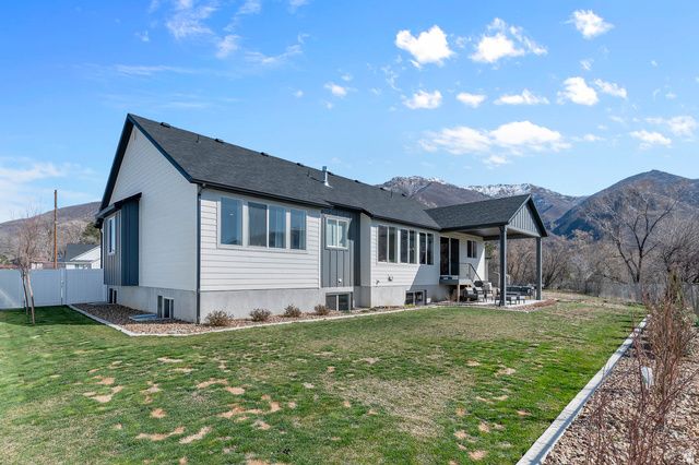 2291 E PARKSIDE CIR, South Ogden, UT 84403