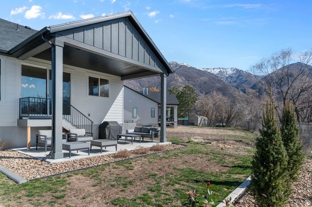 2291 E PARKSIDE CIR, South Ogden, UT 84403