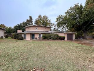108 Saint Charles Place, Chickasha, OK 73018