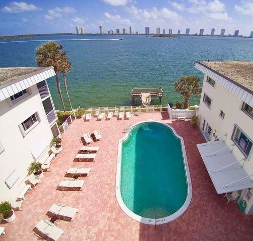 100 Doolen Court 313, North Palm Beach, FL 33408