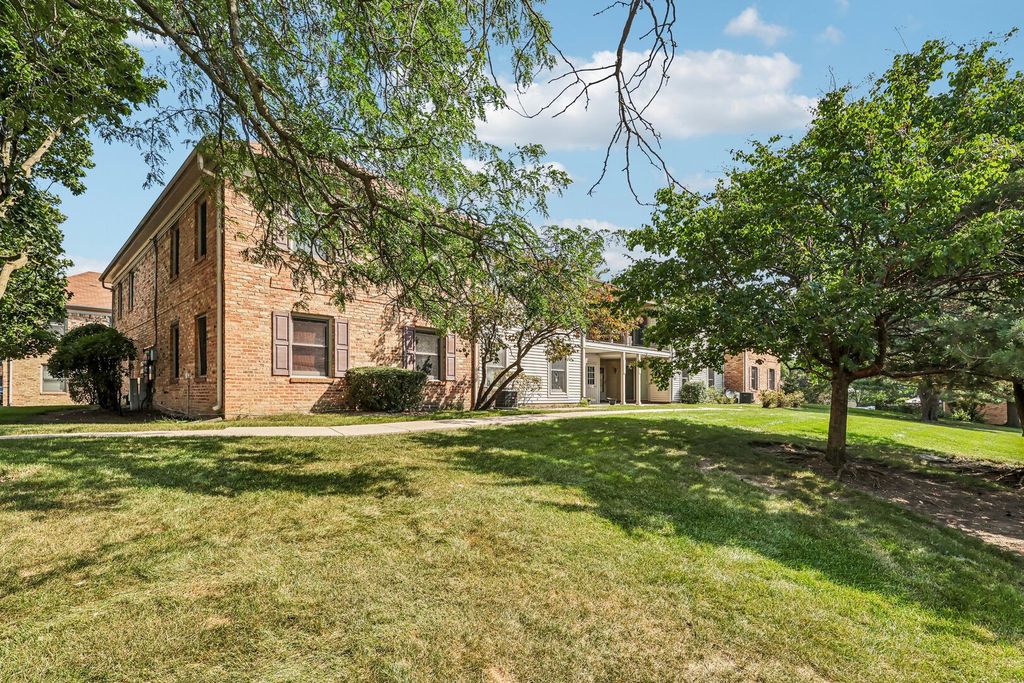 1760 BRISTOL Walk B, Hoffman Estates, IL 60169 — exterior