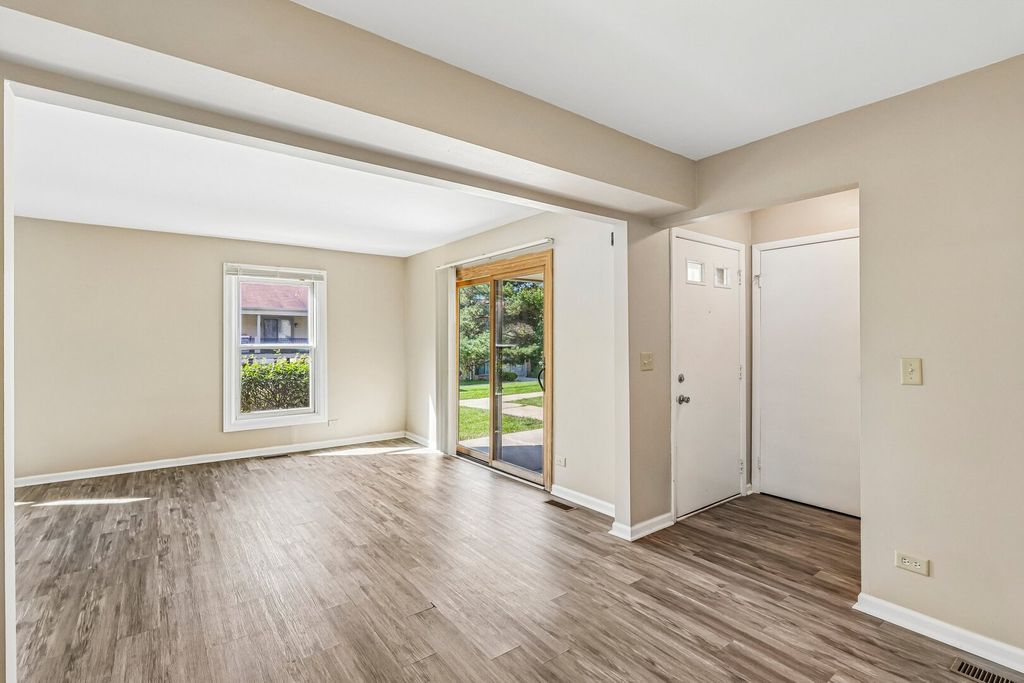 1760 BRISTOL Walk B, Hoffman Estates, IL 60169 — photo 5