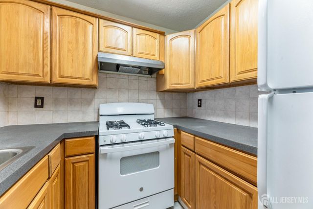 210 Edpas Road, New Brunswick, NJ 08901