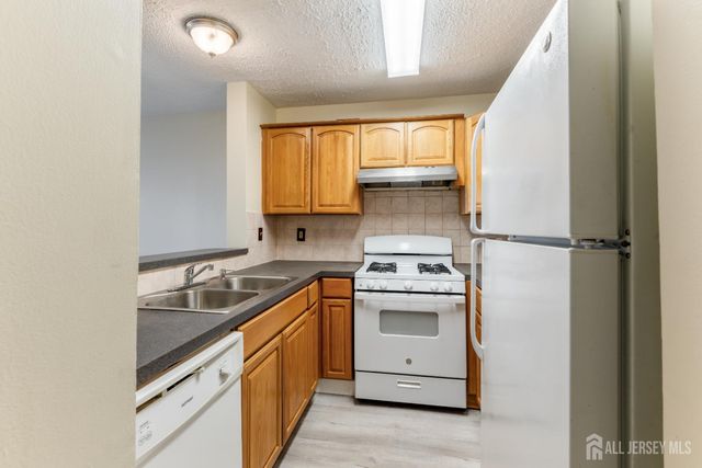 210 Edpas Road, New Brunswick, NJ 08901