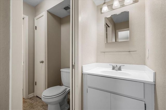 6232 Robinson Street 3, Mission, KS 66202