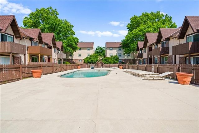 6232 Robinson Street 3, Mission, KS 66202
