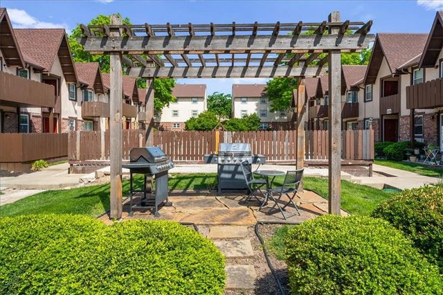 6232 Robinson Street 3, Mission, KS 66202