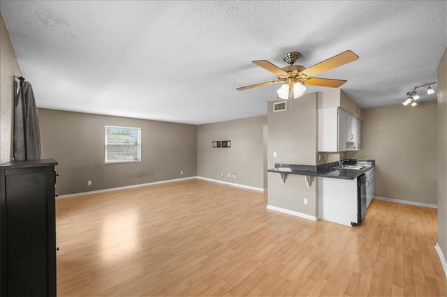 6232 Robinson Street 3, Mission, KS 66202