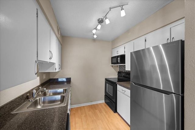 6232 Robinson Street 3, Mission, KS 66202