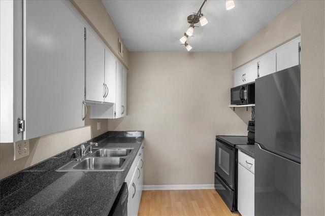 6232 Robinson Street 3, Mission, KS 66202