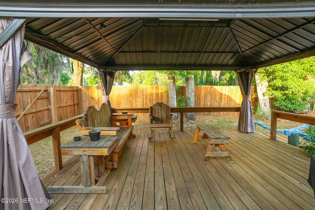 300 7TH Avenue, Welaka, FL 32193