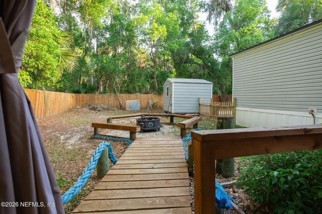 300 7TH Avenue, Welaka, FL 32193