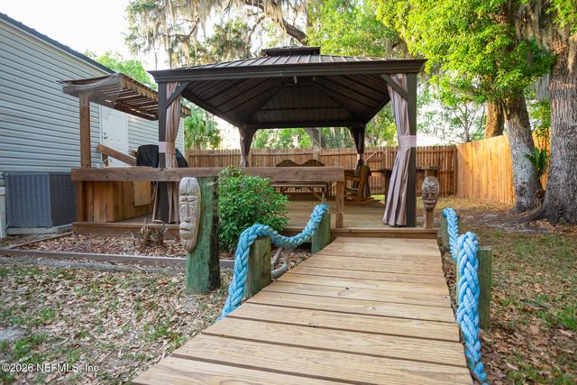 300 7TH Avenue, Welaka, FL 32193