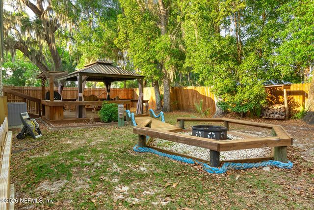 300 7TH Avenue, Welaka, FL 32193