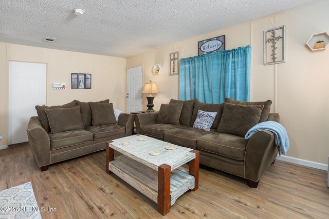 300 7TH Avenue, Welaka, FL 32193