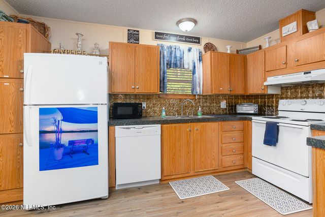300 7TH Avenue, Welaka, FL 32193