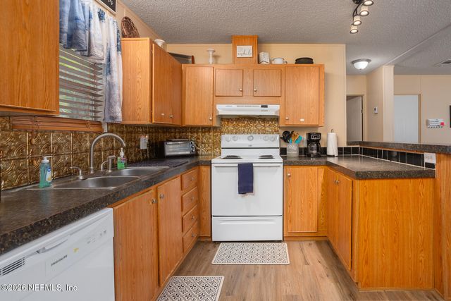 300 7TH Avenue, Welaka, FL 32193