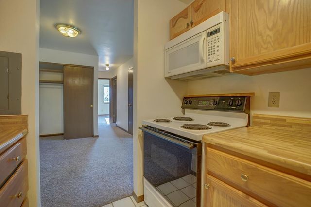 1525 Kenilworth Court, Stoughton, WI 53589