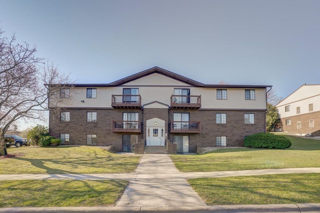 1525 Kenilworth Court, Stoughton, WI 53589