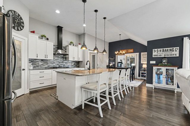 915 Betty Lane, Crown Point, IN 46307