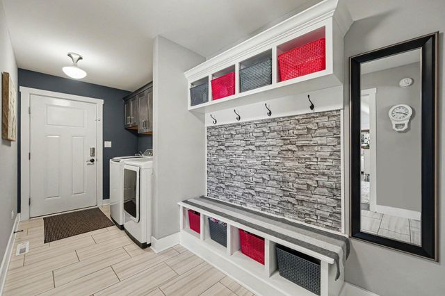 915 Betty Lane, Crown Point, IN 46307
