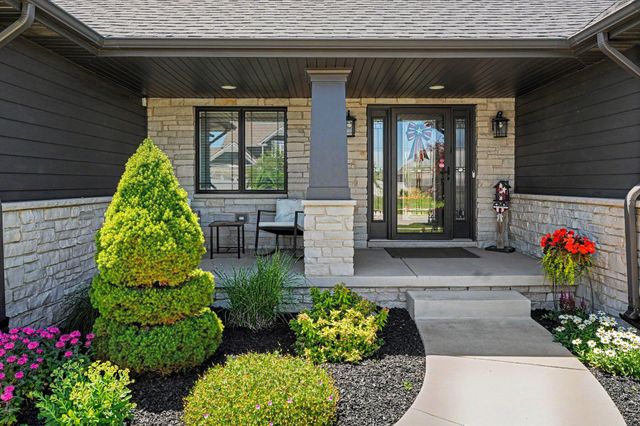 915 Betty Lane, Crown Point, IN 46307