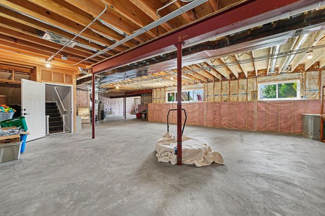 915 Betty Lane, Crown Point, IN 46307