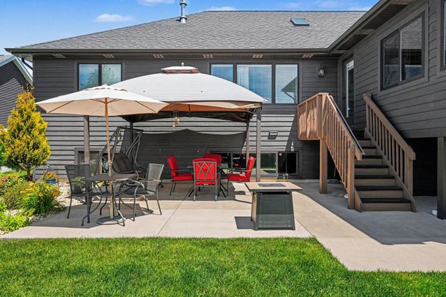 915 Betty Lane, Crown Point, IN 46307