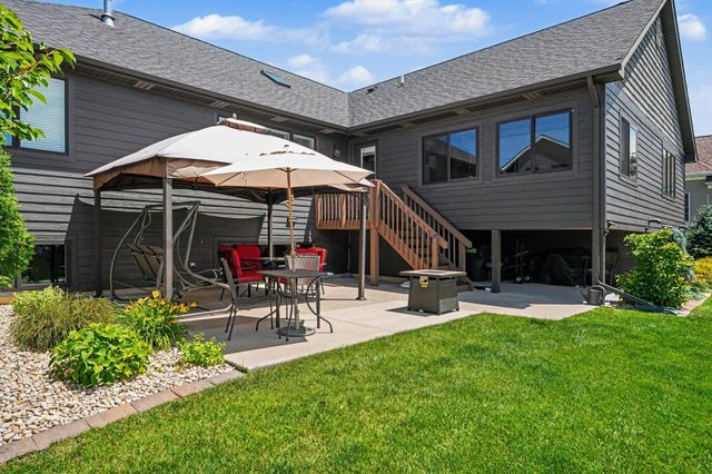 915 Betty Lane, Crown Point, IN 46307