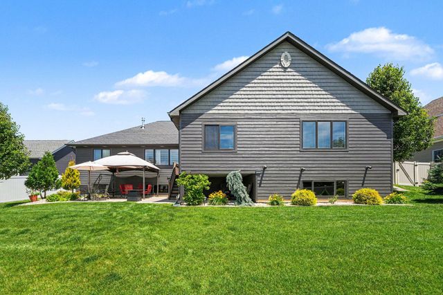 915 Betty Lane, Crown Point, IN 46307