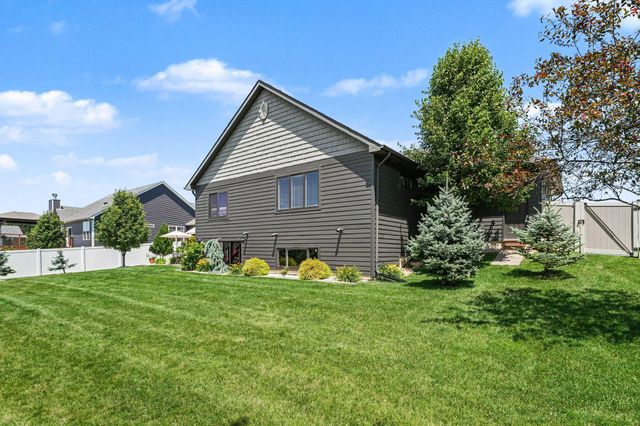 915 Betty Lane, Crown Point, IN 46307