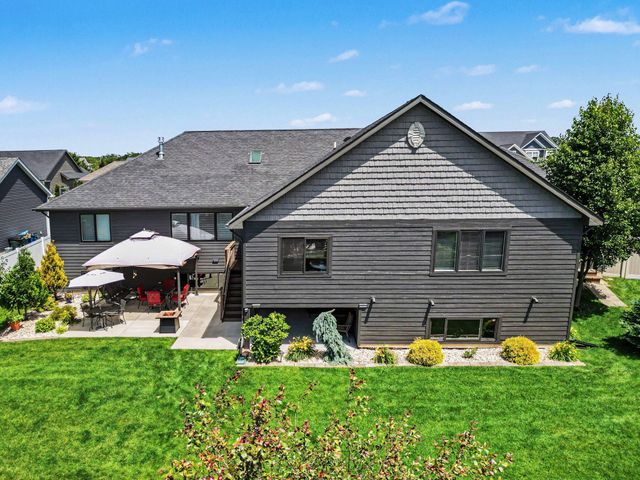 915 Betty Lane, Crown Point, IN 46307