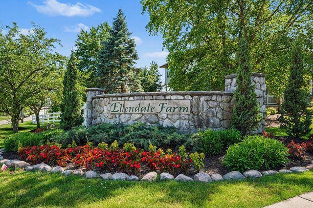 915 Betty Lane, Crown Point, IN 46307