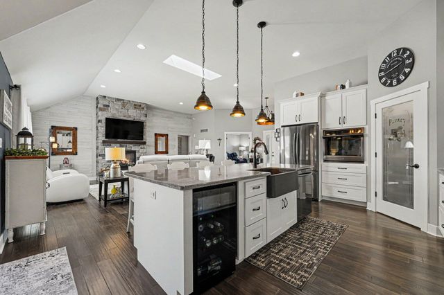 915 Betty Lane, Crown Point, IN 46307