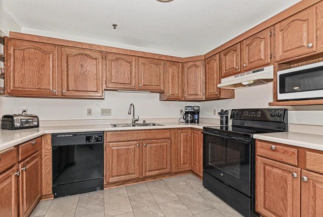 17360 W Lincoln AVENUE, New Berlin, WI 53146