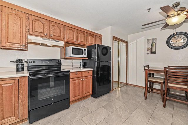 17360 W Lincoln AVENUE, New Berlin, WI 53146