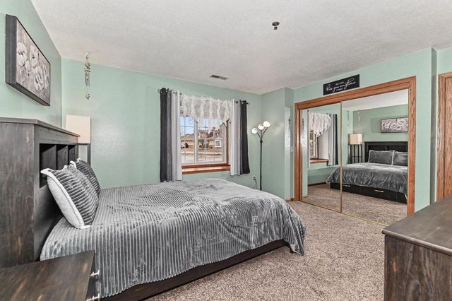 17360 W Lincoln AVENUE, New Berlin, WI 53146