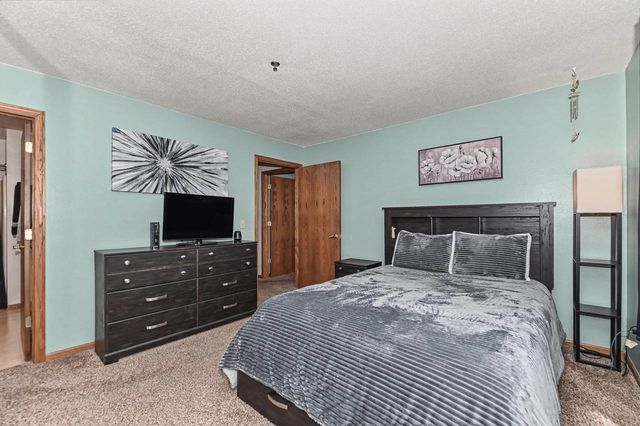 17360 W Lincoln AVENUE, New Berlin, WI 53146