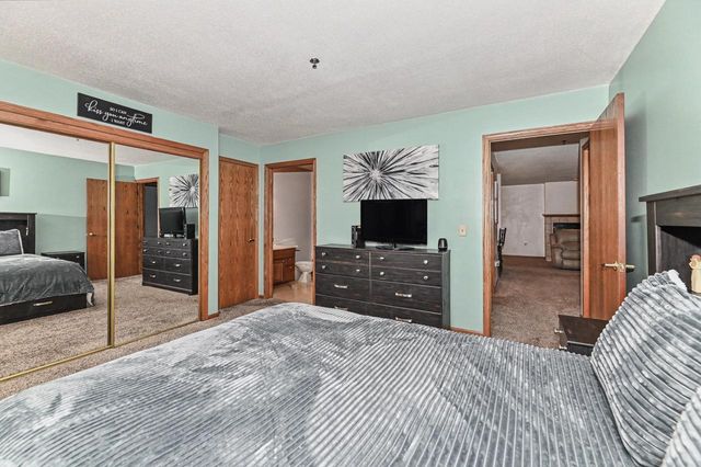 17360 W Lincoln AVENUE, New Berlin, WI 53146