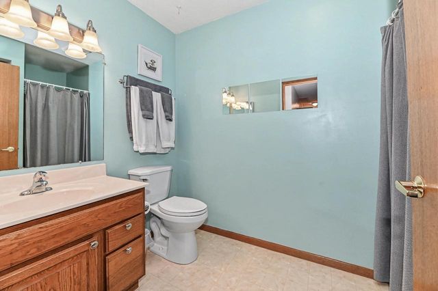 17360 W Lincoln AVENUE, New Berlin, WI 53146