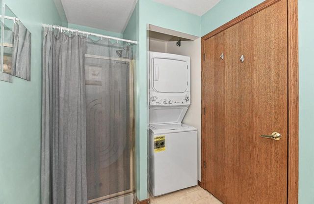 17360 W Lincoln AVENUE, New Berlin, WI 53146