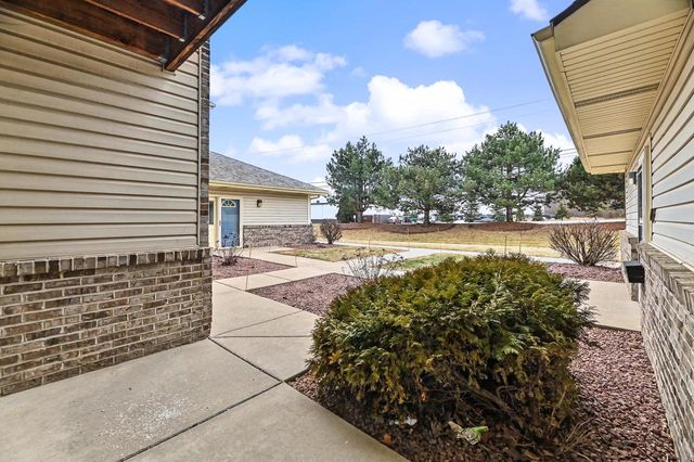 17360 W Lincoln AVENUE, New Berlin, WI 53146