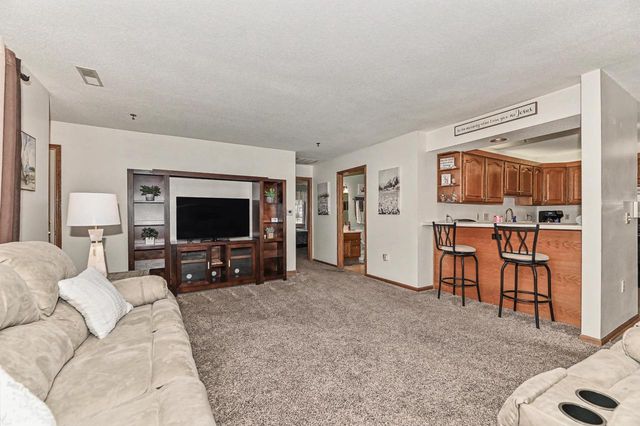 17360 W Lincoln AVENUE, New Berlin, WI 53146