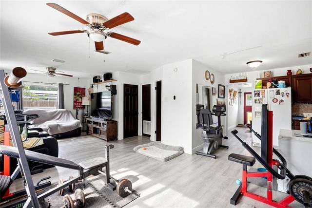 7301 8TH STREET N, St Petersburg, FL 33702