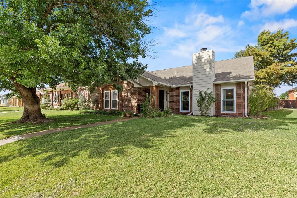 8301 Kensington Drive, Rowlett, TX 75088