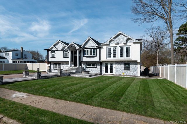 478 Mayflower Avenue, Brentwood, NY 11717