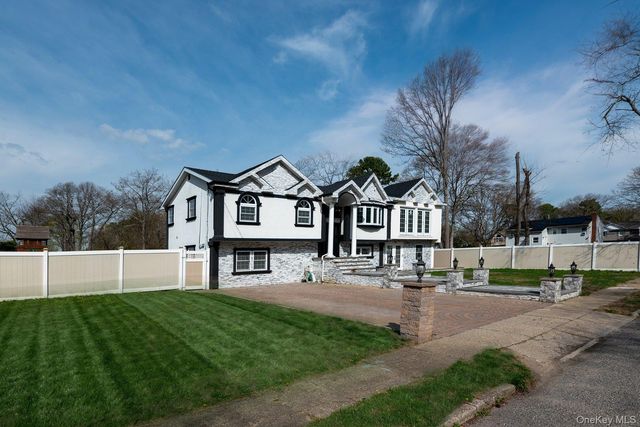 478 Mayflower Avenue, Brentwood, NY 11717