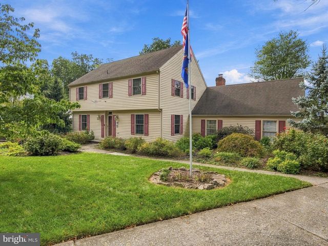 4454 FARM DR, Allentown, PA 18104