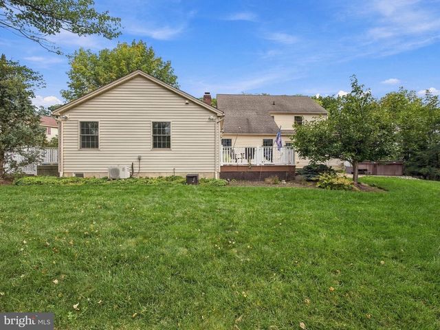 4454 FARM DR, Allentown, PA 18104